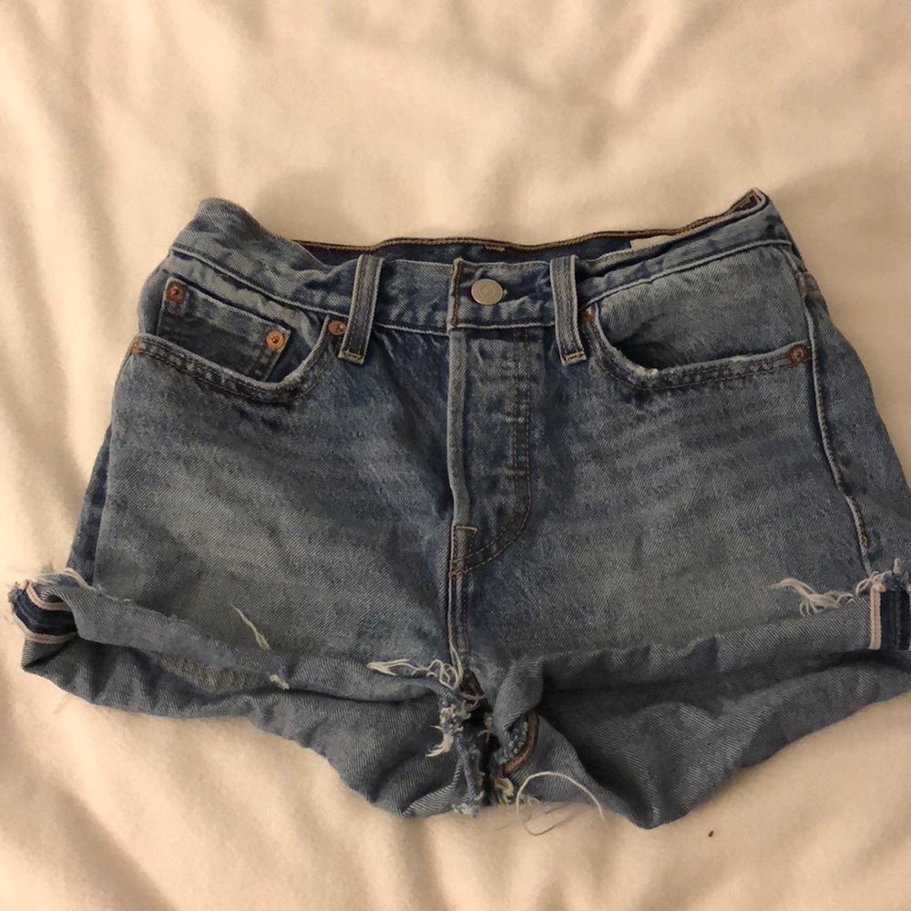 high waisted levi shorts!